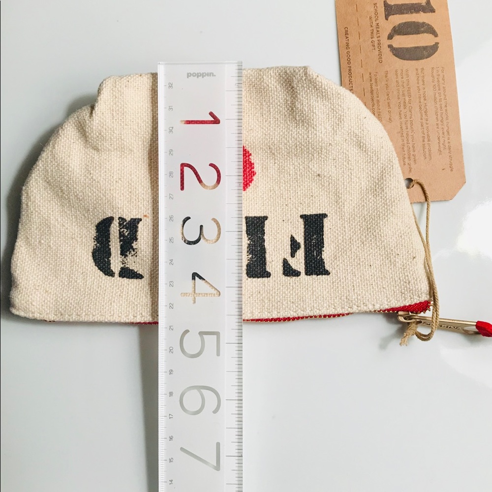 NEW FEED Travel Bag with Heart - Picture 5 of 6
